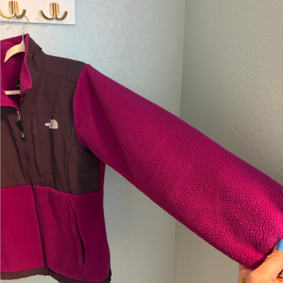 The North Face Magenta Fleece Jacket Size Medium - Picture 3 of 8